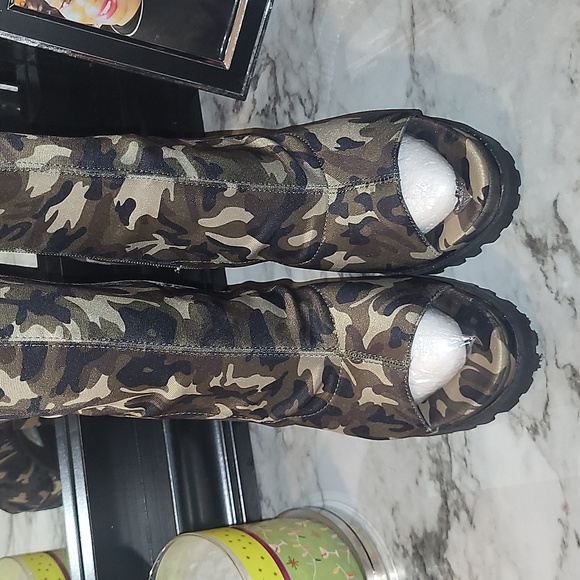 Coat - Picture 6 of 8